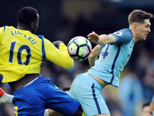 Southampton derrota a Burnley, el City sigue en la cima pese al empate