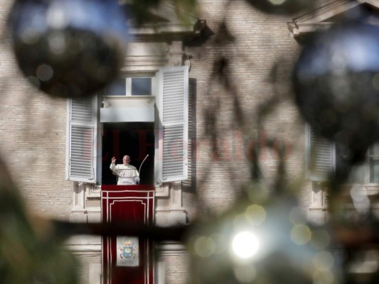 Papa Francisco celebra Navidad con una misa en Basílica de San Pedro
