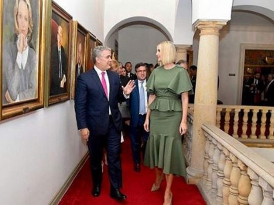 Vestido de Ivanka Trump genera ola de críticas en su visita a Bogotá