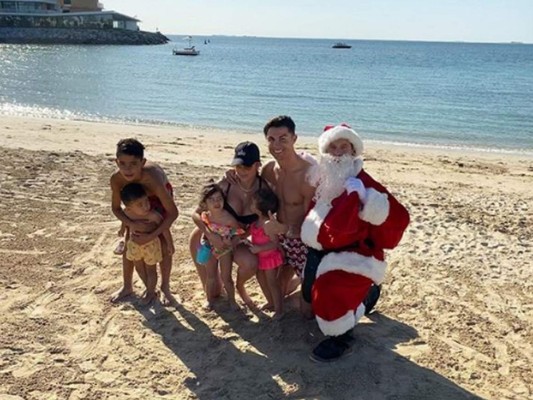 La foto de Navidad de Cristiano Ronaldo que se hizo viral por Messi