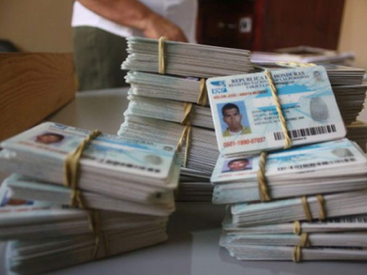 La tarjeta de identidad es una de las más desfasadas de Centroamérica.
