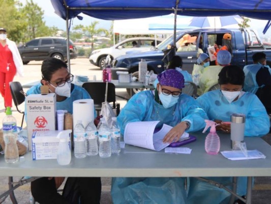 Así continúa vacunación contra covid-19 para adultos mayores en varios puntos de la capital (FOTOS)