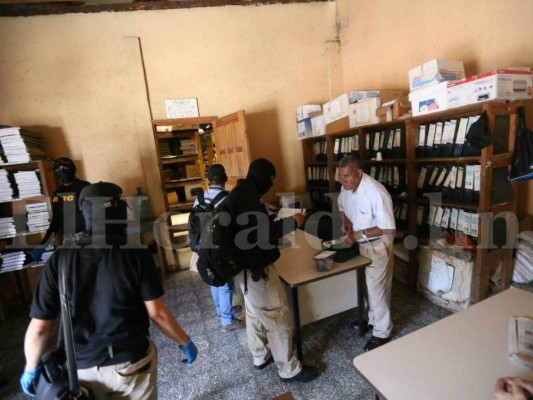 Los entes investigadores comenzaron el secuestro de documentos en varias instituciones del Estado de Honduras.