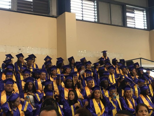 Seis jóvenes hondureños obtienen certificado de segunda lengua en Universidad de Belice