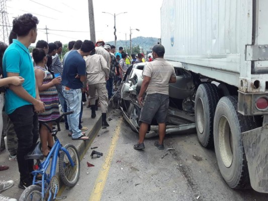 Joven resulta herida en accidente entre rastras y turismo en Choloma