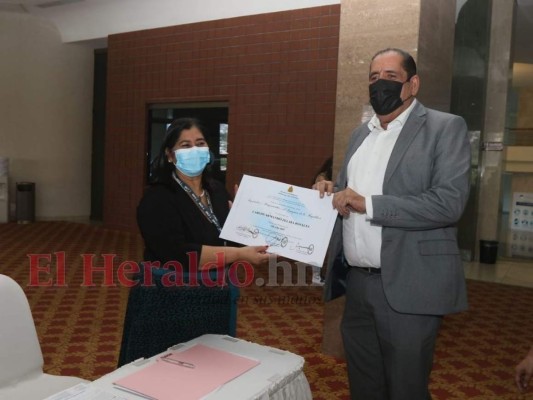 Así se desarrolló la entrega de credenciales en el nivel de diputaciones por el CNE (FOTOS)