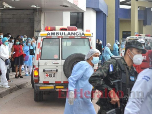 Angustia, llanto y empujones: el drama de familiares de reclusos heridos en La Tolva