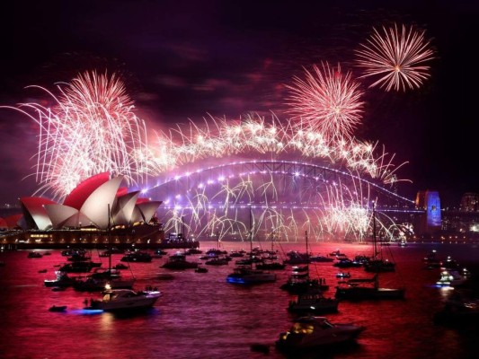 El mundo despide un 2021 marcado por la covid-19; entra a tercer año de pandemia