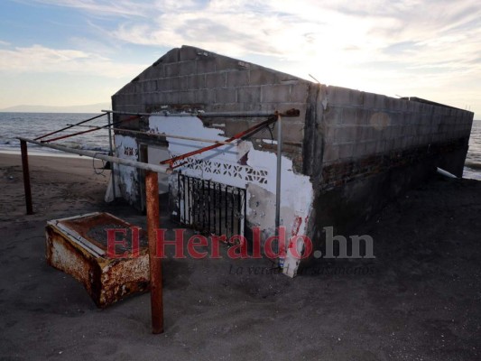El mar se traga las costas de Cedeño y deja sin casas a familias enteras