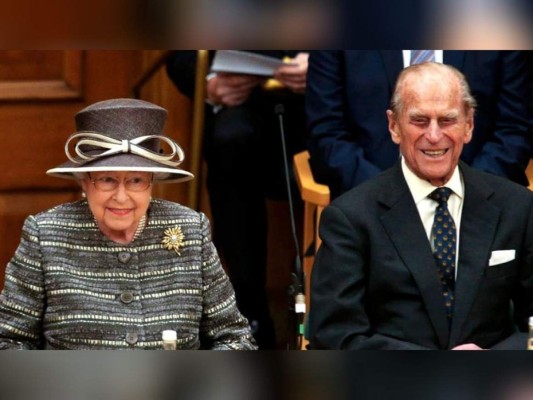 Esposo de la reina Isabel II es trasladado de hospital para exámenes cardíacos