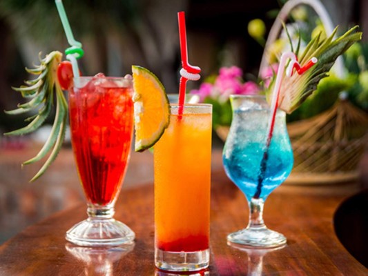 Tres cócteles que puedes preparar en la comodidad de tu hogar