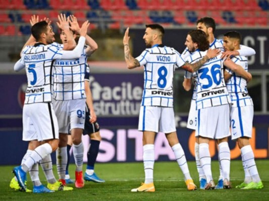 Inter vence a Bolonia y aumenta ventaja sobre el Milan y la Juve
