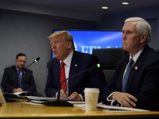 Trump dice que el mundo paga 'un gran precio' por lentitud de China en informar sobre coronavirus