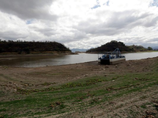 Los Laureles está con menos del 50% del agua que capta en la capital