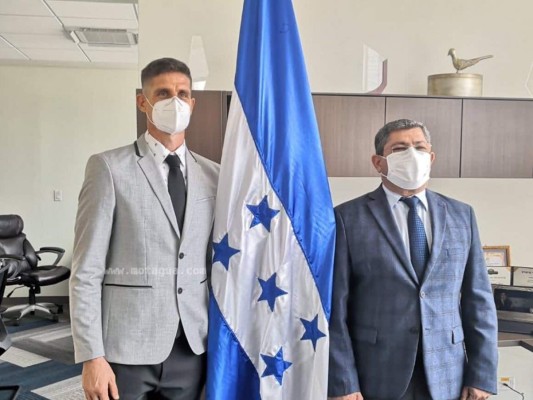 Jonathan Rougier fue juramentado como ciudadano hondureño