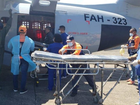 Por mar y aire: Así fue la angustiante evacuación en Guanaja tras el incendio  