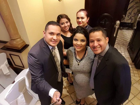 Marvin Fuentes y Carolina Lanza ya son esposos