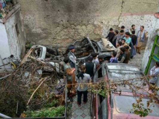El misil explotó encima del vehículo lleno de niños, que estaba aparcado dentro de casa. Foto: AFP