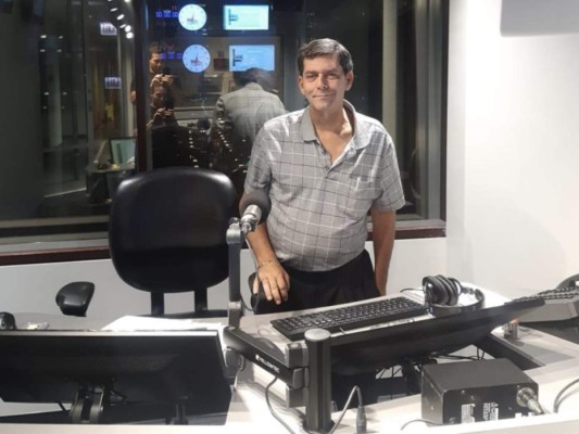 Muere Les Grobstein, el reconocido locutor deportivo de Chicago