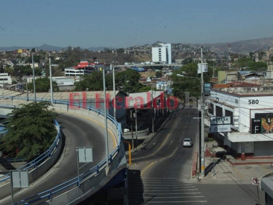 Unos con hambre, otros con miedo, capitalinos se encierran por coronavirus