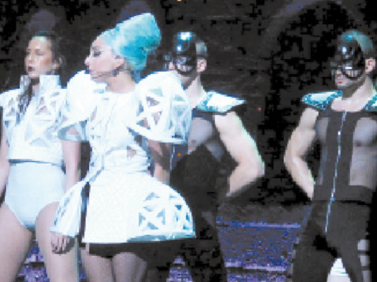 Impactante show de Gaga en México