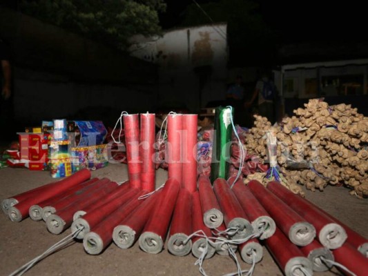 Realizan enorme decomiso de productos de pólvora en Tegucigalpa