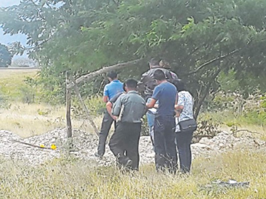 En pozo malacate ultiman a balazos a tío y sobrino