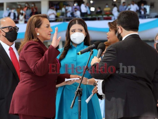 Acta de juramentación de la presidenta desconoce a Luis Redondo como titular del Congreso Nacional &nbsp;&nbsp;