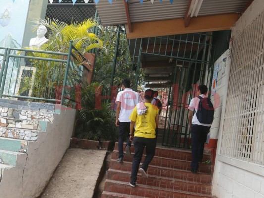 Educación investiga cobro de extorsión a estudiantes por parte de docentes