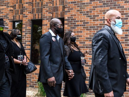 FOTOS: Tristeza e indignación marcan funeral de George Floyd en Minneapolis