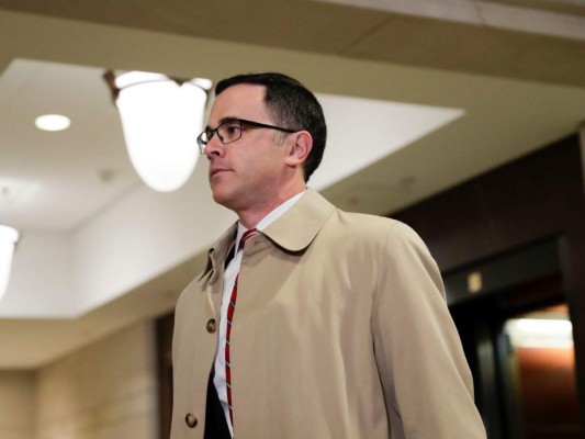 Exasesor de Trump no vio nada ilegal en llamada con Ucrania