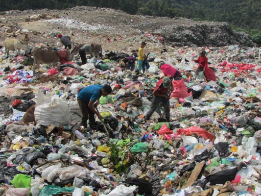 Desechos tocan las puertas de casas en Danlí
