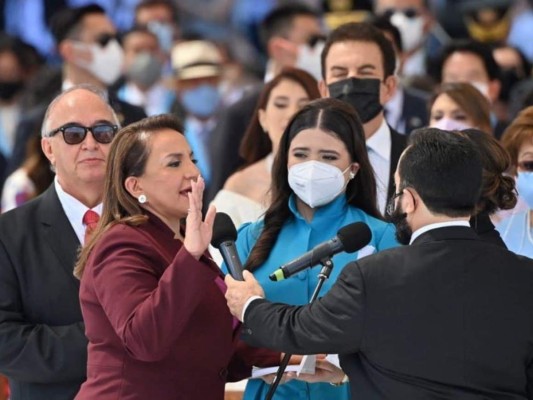 Jueza de paz Karla Romero tomó promesa de ley a la presidenta Xiomara Castro