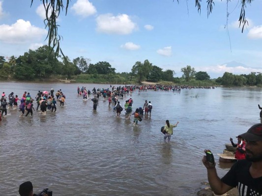 Violencia, desempleo y no pagar 'coyote', entre los factores que marcaron el éxodo de la gran caravana migrante