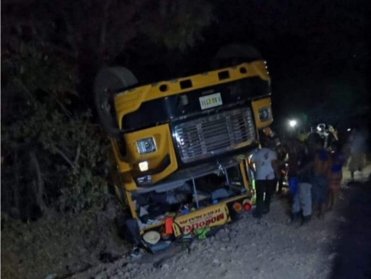 Al menos 30 personas heridas deja volcamiento de bus en Texiguat