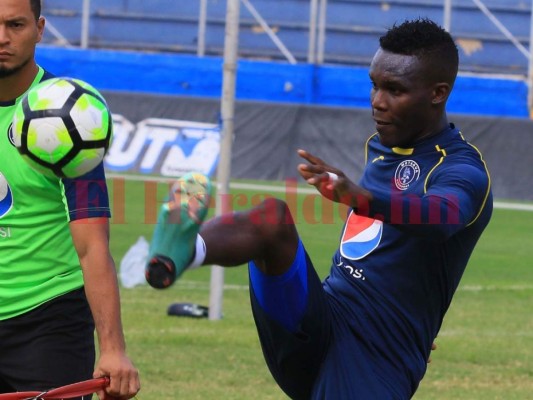 Rubilio Castillo vuelve a los entrenos del Motagua tras operación en el pómulo