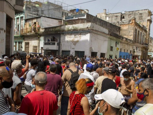 ¿Qué pasa en Cuba? Claves para entender control policial y censura de internet