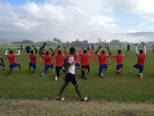 La razón por la que Manuel Keosseián sacó del entrenamiento de Olimpia a John Paul Suazo
