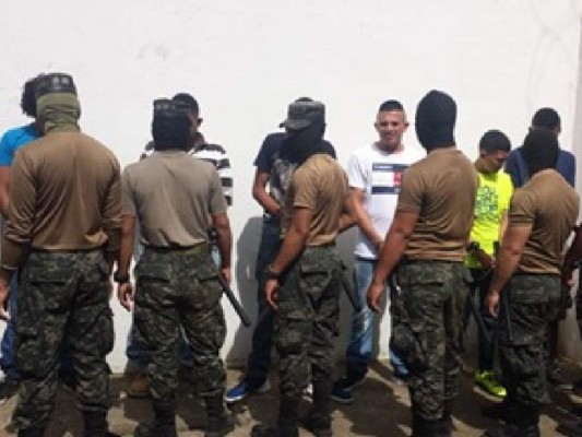 FOTOS: Así fue el traslado de 34 reos desde La Tolva hacia Támara y El Porvenir