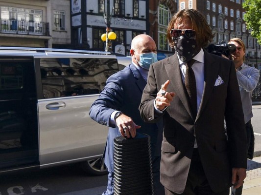 Johnny Depp dice excrementos en la cama acabaron con su matrimonio