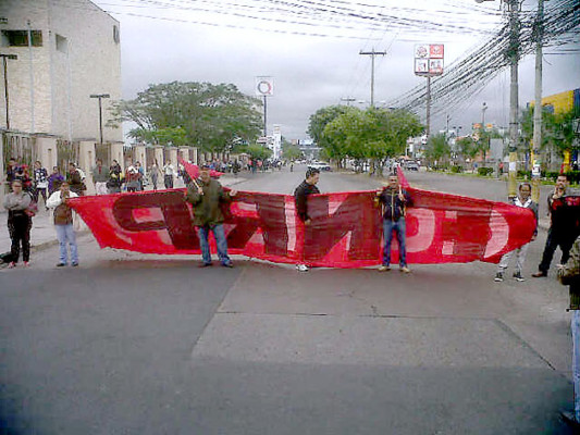 Marcha de maestros paraliza el tráfico en la capital hondureña