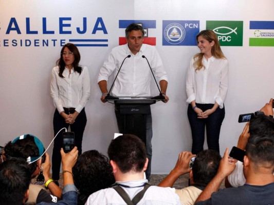 Derecha e izquierda en El Salvador lloran su derrota y buscan recomponerse