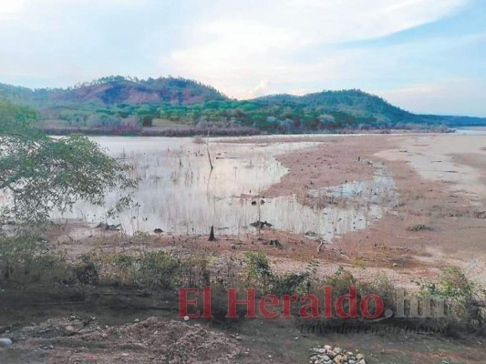 Río Patuca se seca e impide navegar con personas y alimentos