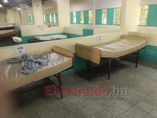 Corren a quemar colchones viejos en el hospital Santa Rosita