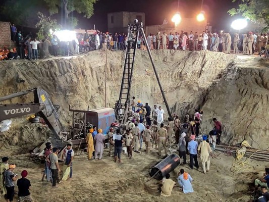 El pozo había sido excavado por su familia para irrigar su parcelas de tierra, pero estaba cerrado desde 1991. Foto: Agencia AP.