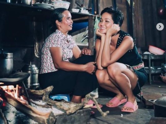 Miss Vietnam conmueve al regresar a su humilde hogar tras ser finalista de Miss Universo 2018