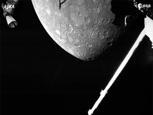 La Agencia Espacial Europea (ESA) dijo que la imagen capturada muestra los rasgos característicos de Mercurio con marcas como de viruela en el hemisferio norte. FOTO: AP