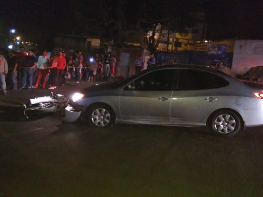 Matan a fémina a bordo de un carro y capturan en el lugar al presunto asesino