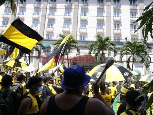 Aficionados del Real España le ponen color al clásico sampedrano (FOTOS)