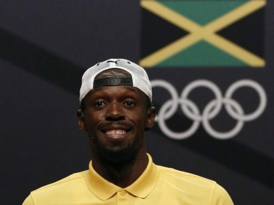 Bolt baila samba con garotas y habla sobre el dopaje: 'Vamos en la buena dirección'